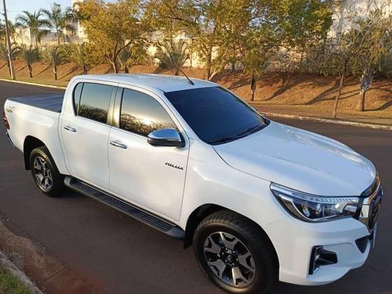 TOYOTA HILUX 2.8 SRX 4X4 CD 16V DIESEL 4P AUTOMÁTICO